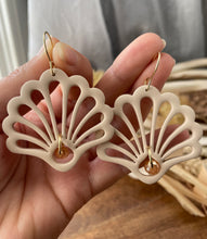 Load image into Gallery viewer, Beaded Fancy Seashell (2)
