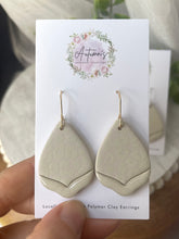 Load image into Gallery viewer, Tan Animal Print Teardrops
