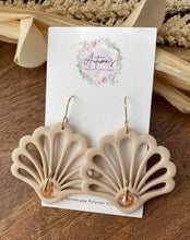Load image into Gallery viewer, Beaded Fancy Seashell (2)
