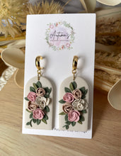 Load image into Gallery viewer, Elegant Spring Bouquet Arches
