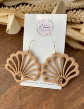 Load image into Gallery viewer, Beaded Fancy Seashell (3)
