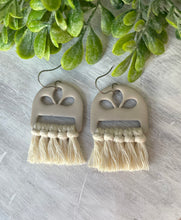 Load image into Gallery viewer, Tan Macrame Hooks
