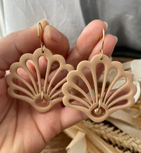 Load image into Gallery viewer, Beaded Fancy Seashell (3)
