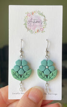 Load image into Gallery viewer, Blue Dainty Drop Beaded Flowers
