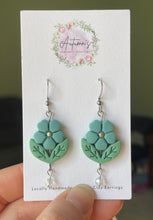 Load image into Gallery viewer, Blue Dainty Drop Beaded Flowers
