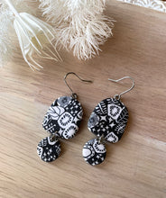 Load image into Gallery viewer, B&amp;W Beaded Hooks
