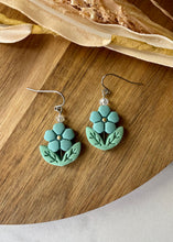 Load image into Gallery viewer, Blue Dainty Drop Beaded Flowers
